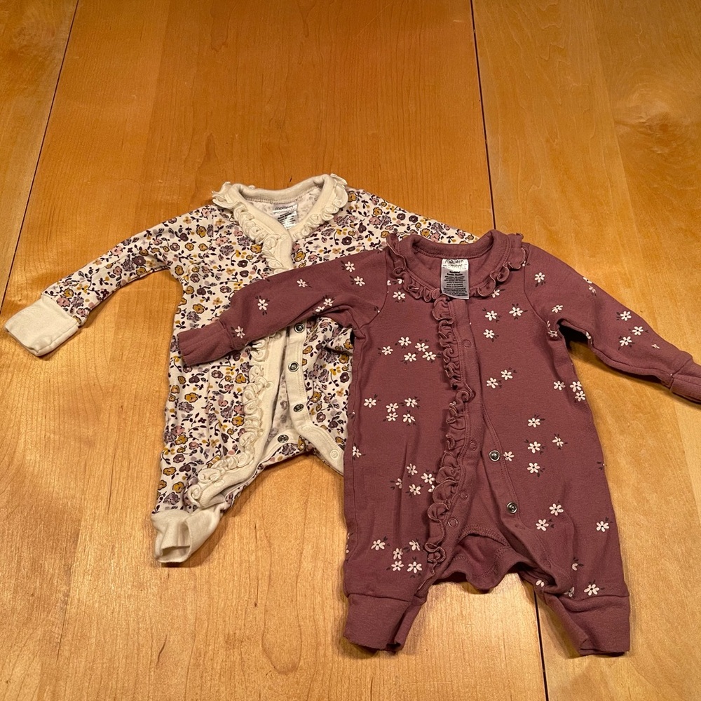 Gerber Newborn Footsies Purple and White Floral